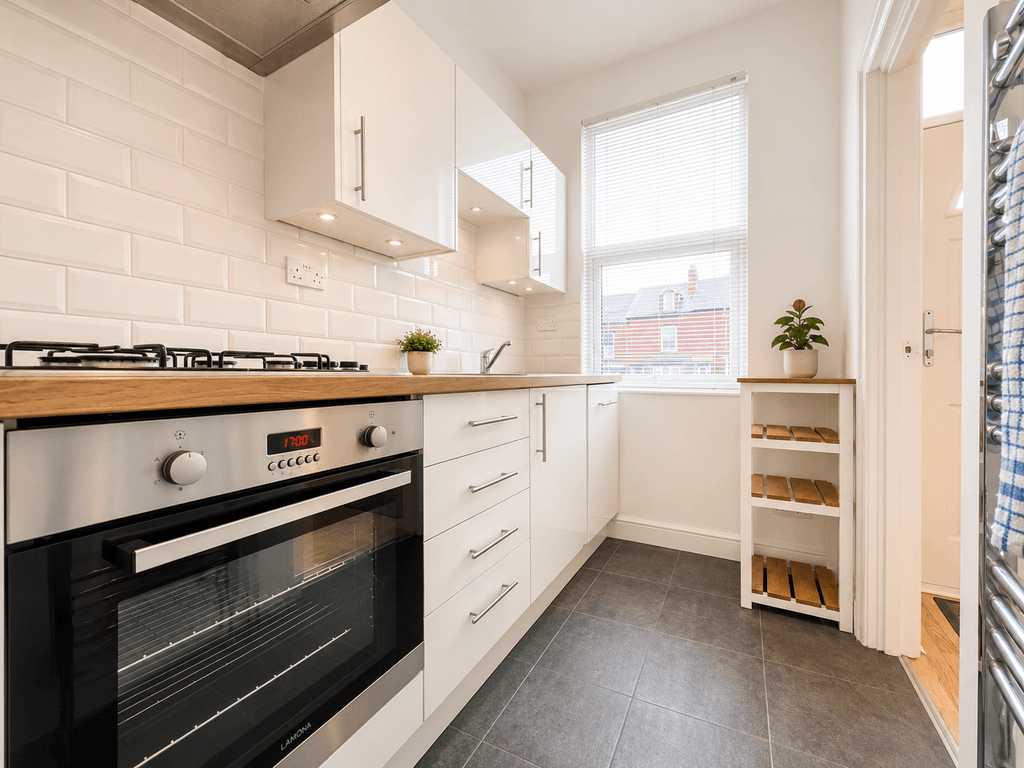 Property photo 1 of 7 2 Bed Terraced House To Rent Malcolm Road, London Cr5