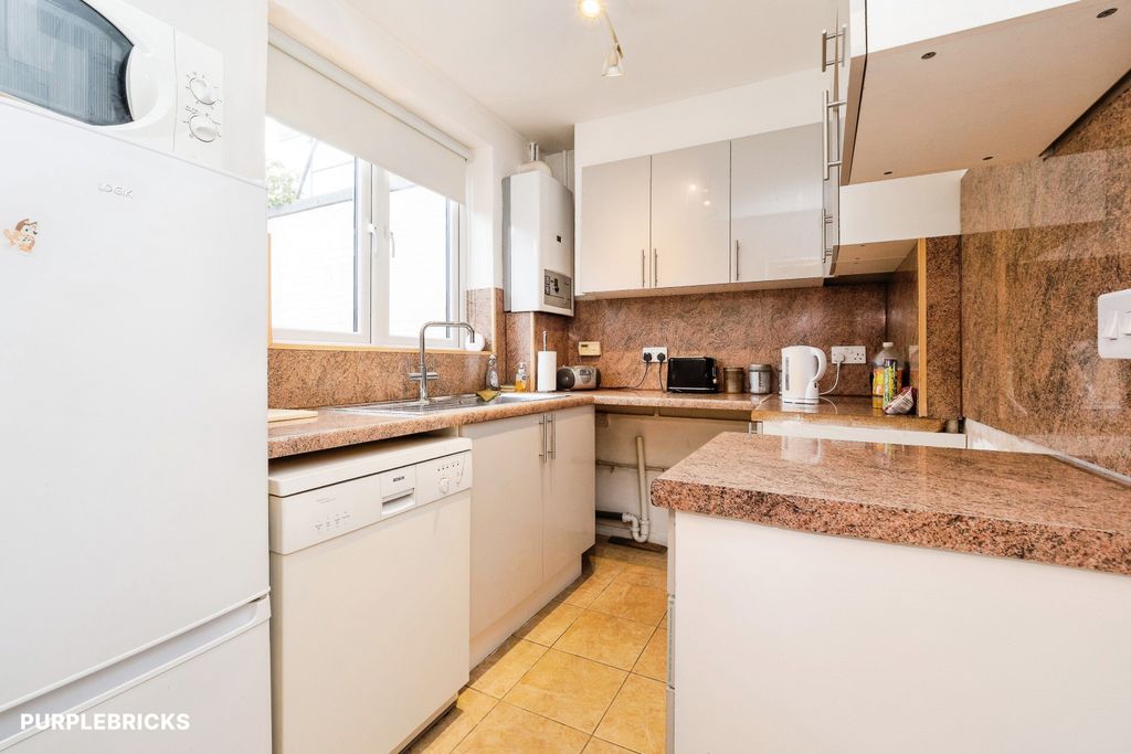 Property photo 3 of 28 Kitchen