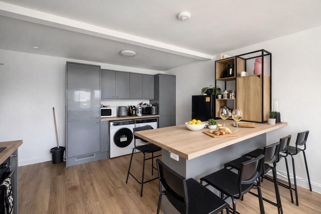 Property photo 2 of 4 Chatgpt Image Apr 16, 2026, 11_36_21 Am.Png