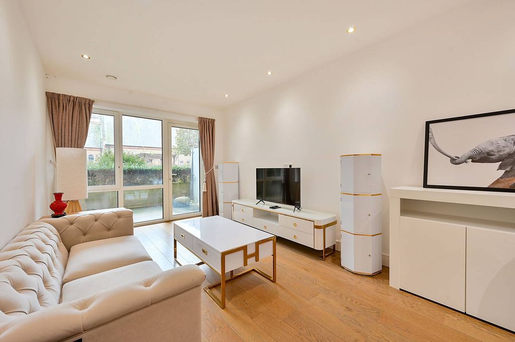 Property photo 2 of 10
