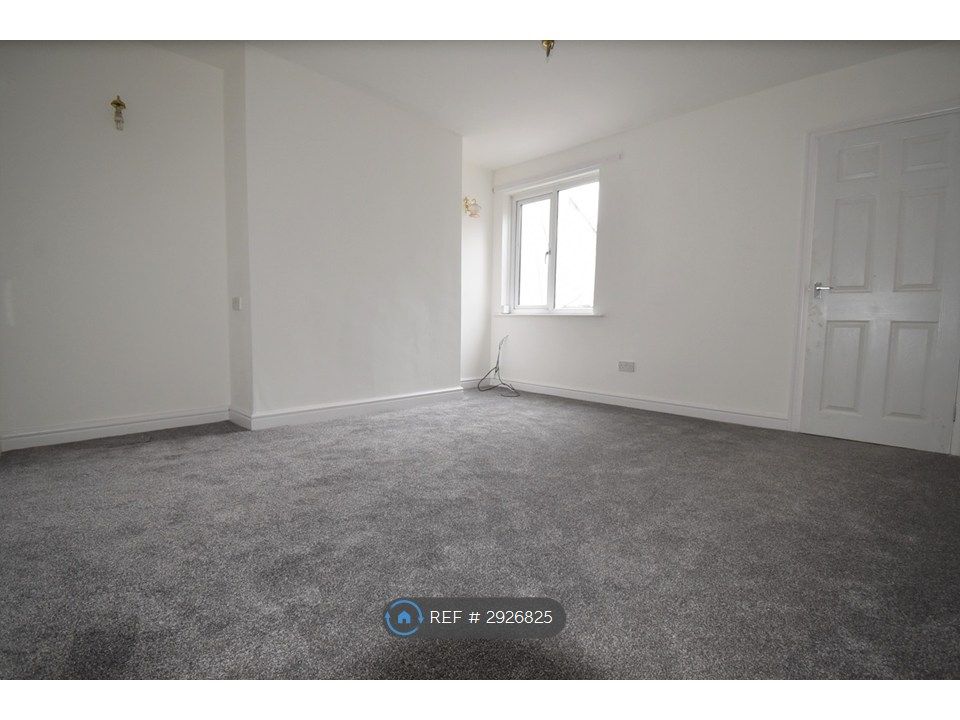 Property photo 3 of 23 Living Room