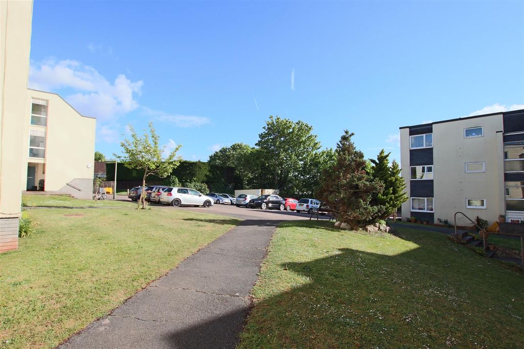 Property photo 3 of 11 Grounds 2.Jpg