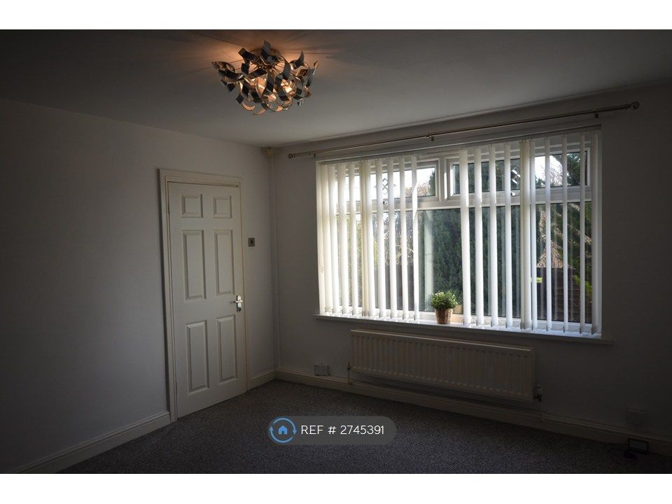 Property photo 3 of 17 Lounge