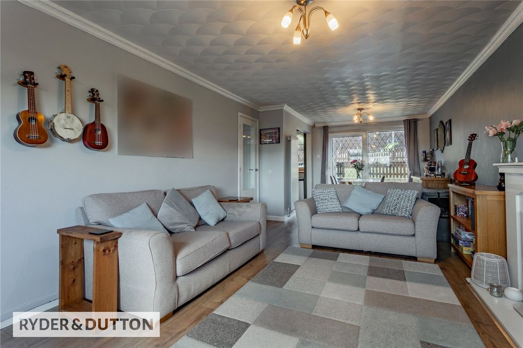 Property photo 3 of 23 Lounge