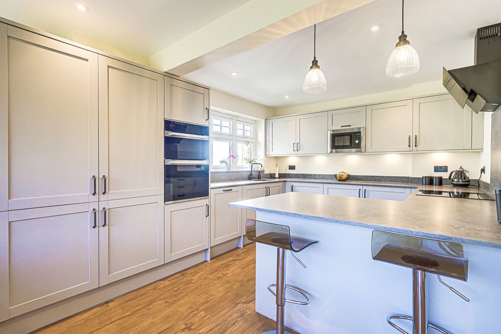 Property photo 3 of 35