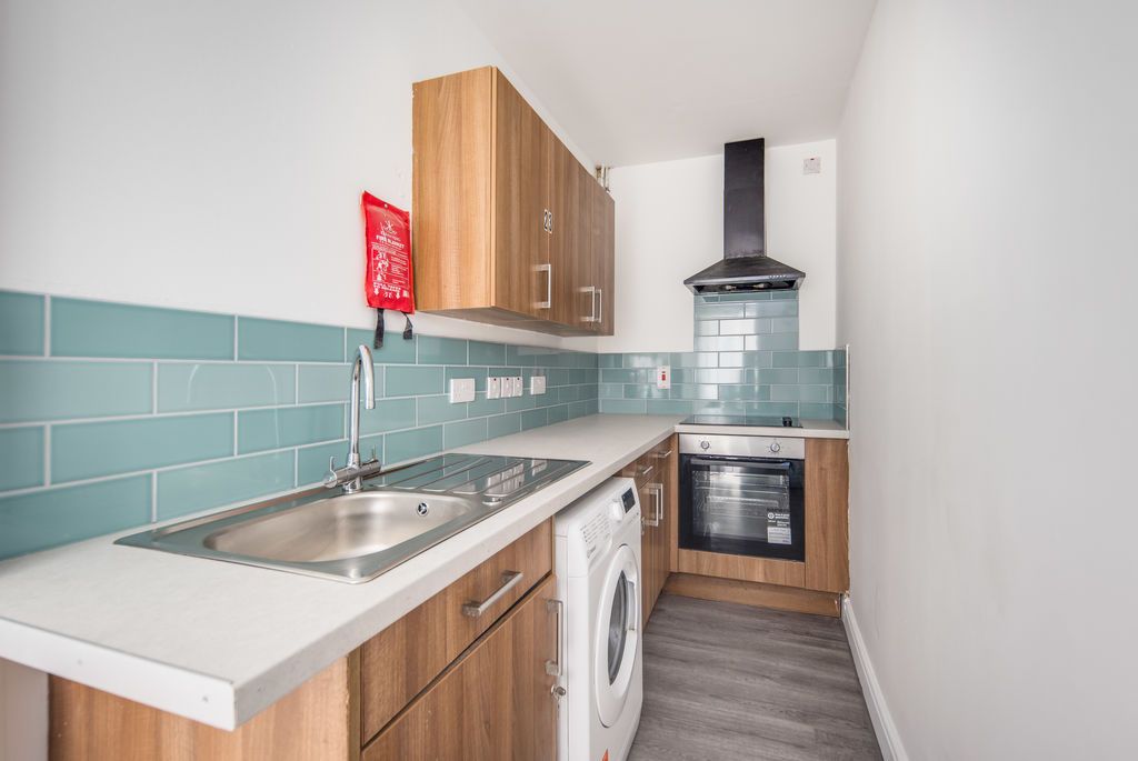 Additional image 11 of 5 bed flat to rentSharers Welcome IG1