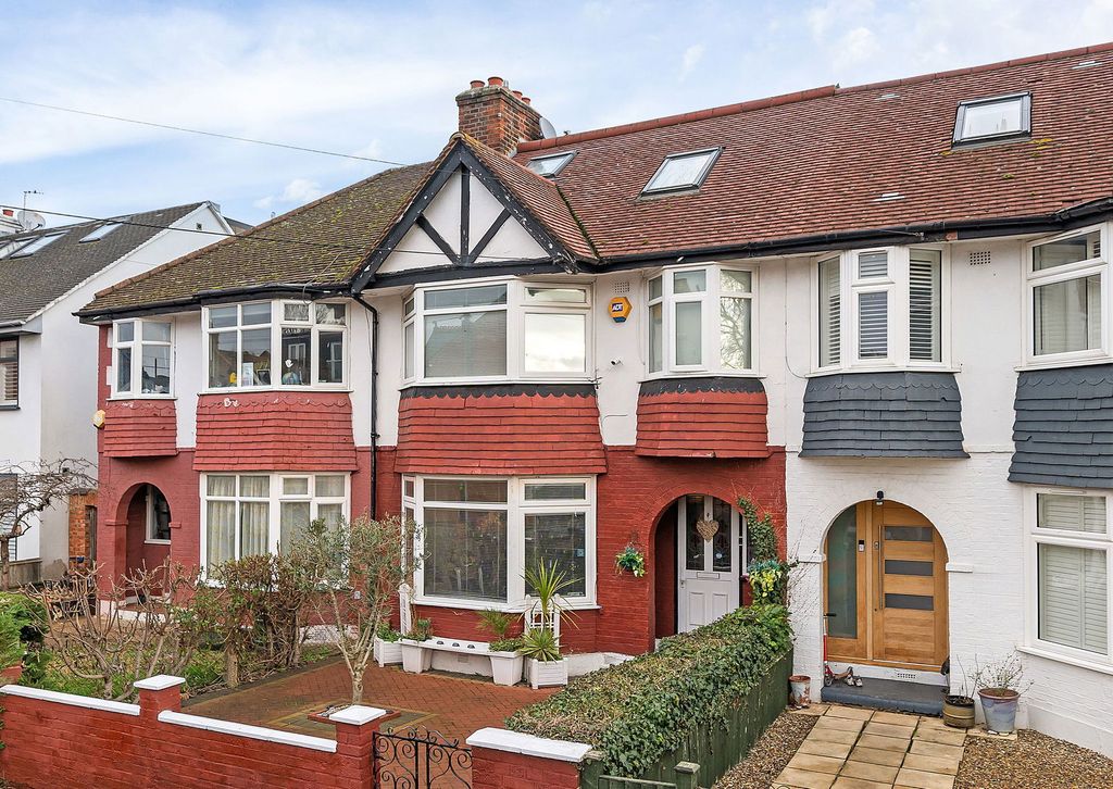 Property photo 2 of 25