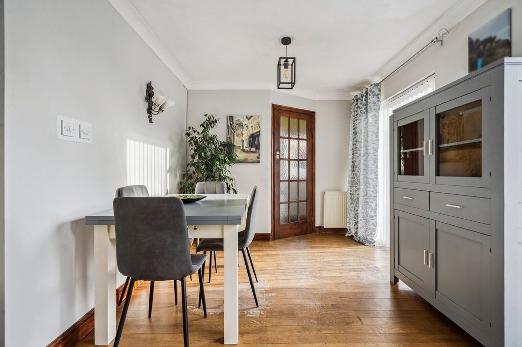 Property photo 3 of 25