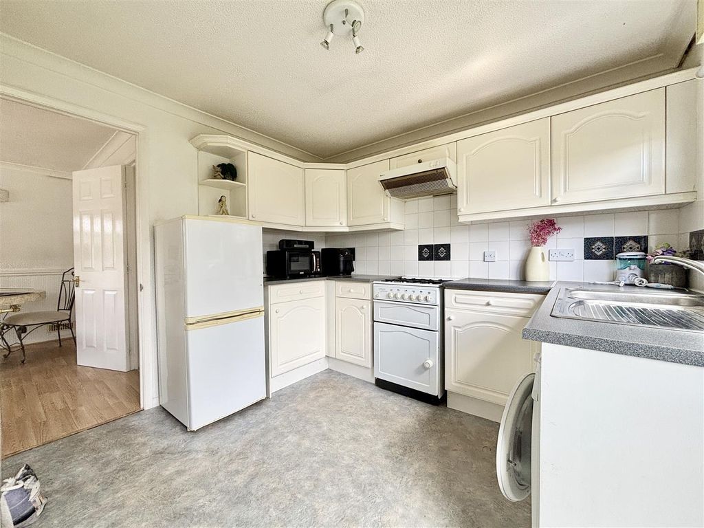 Property photo 3 of 15 Kitchen