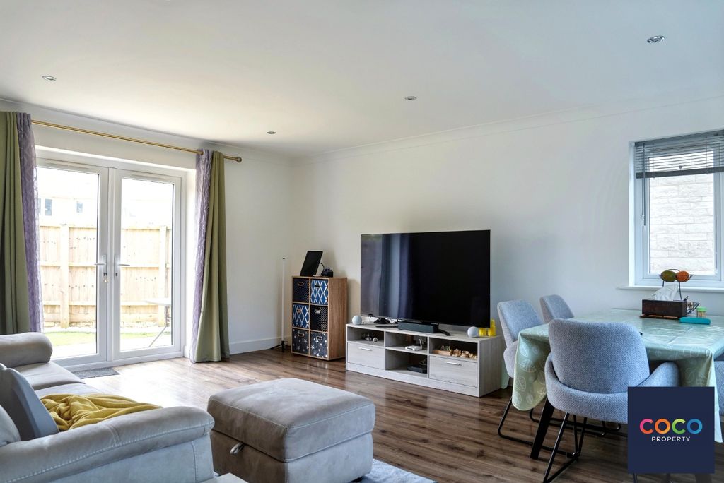 Property photo 3 of 11 5055755