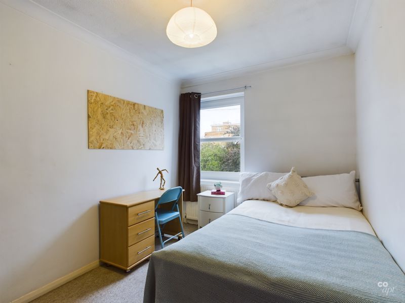 Property photo 1 of 9 Photo 4