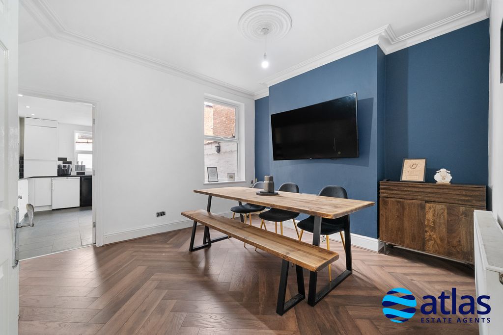 Property photo 3 of 33 Dining Room