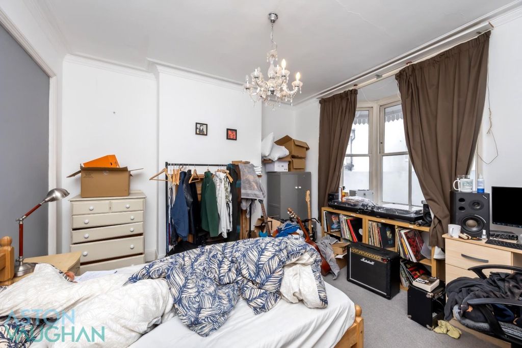 Additional image 5 of 6 bed terraced house to rentClifton Hill, Brighton BN1