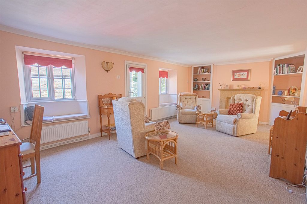 Property photo 2 of 16 Picture No. 14