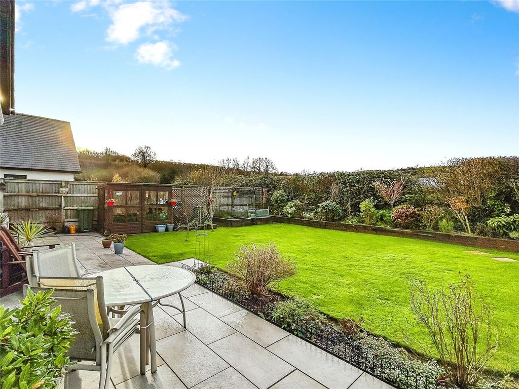 Property photo 2 of 33 Picture No. 54