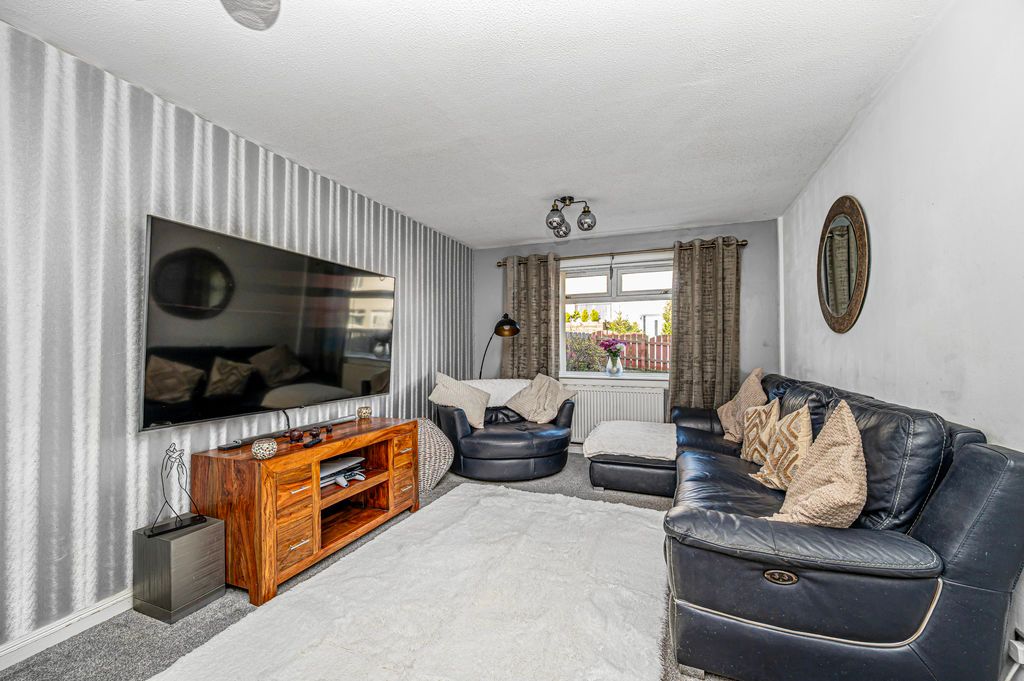 Property photo 3 of 25 Lounge