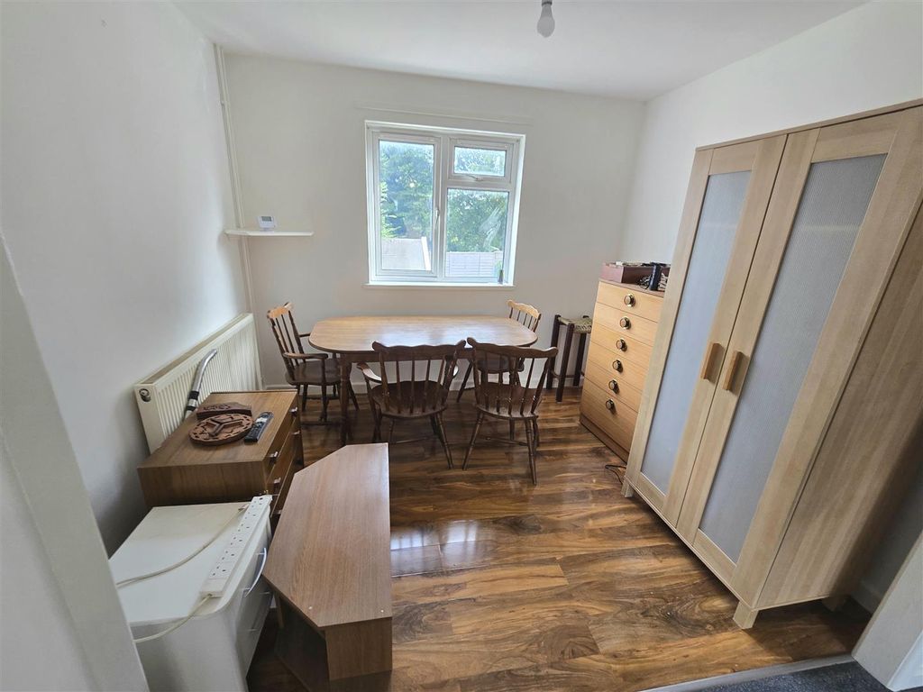 Property photo 3 of 9 Dining Area