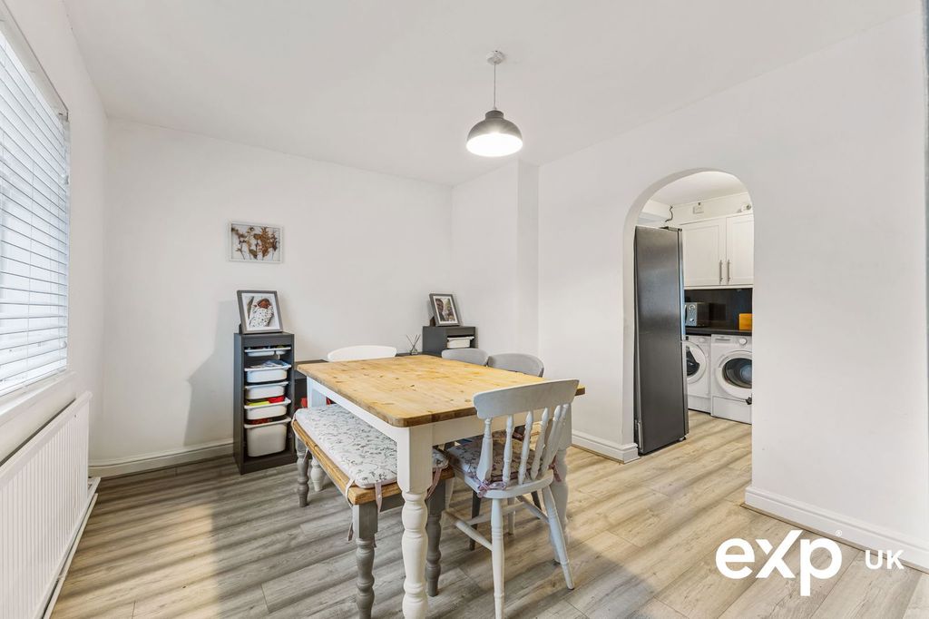 Property photo 2 of 26