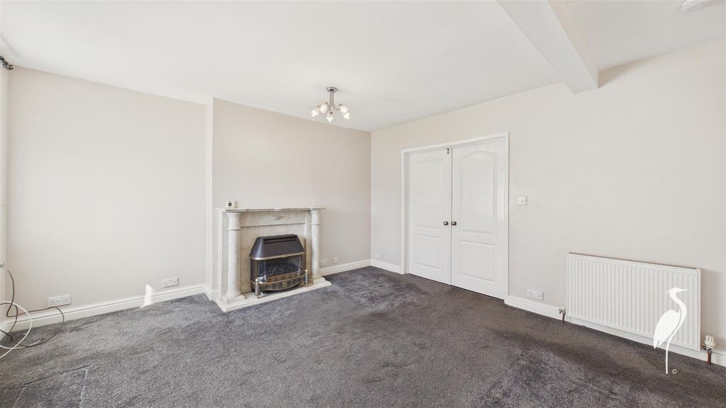 Property photo 3 of 19 Lounge