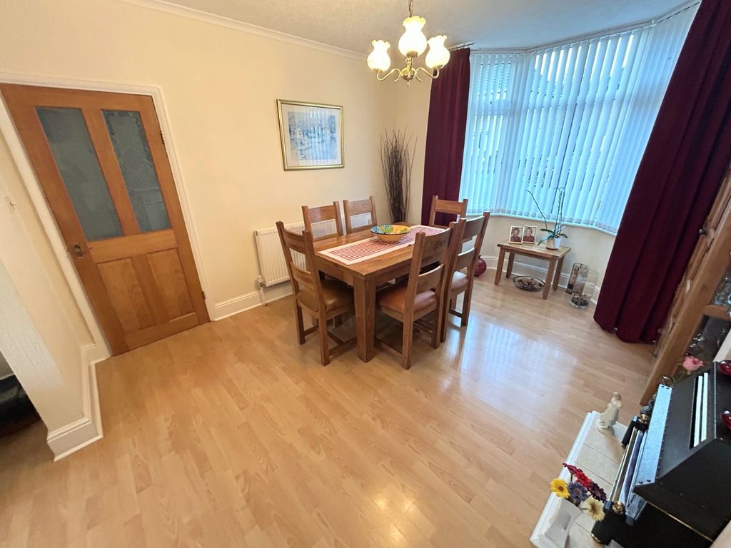 Property photo 3 of 24 Lounge/Diner