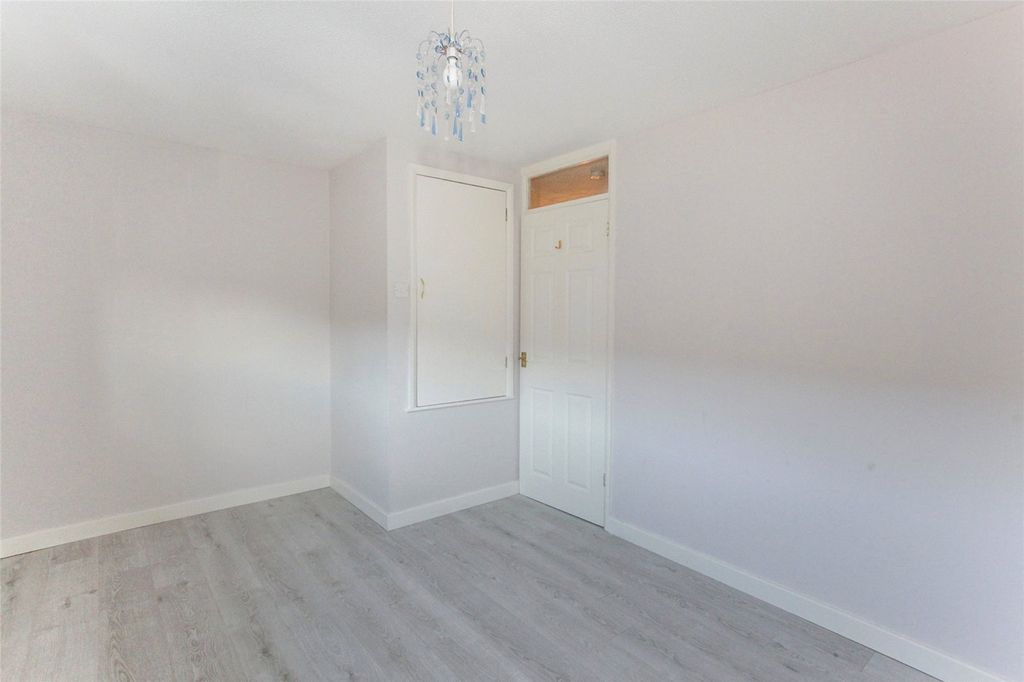 Property photo 3 of 8 Picture No. 10