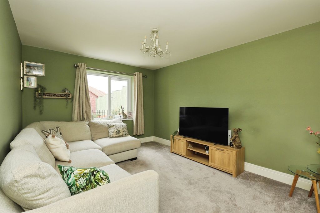 Property photo 2 of 17