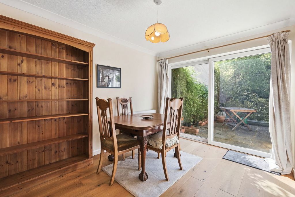 Property photo 3 of 11