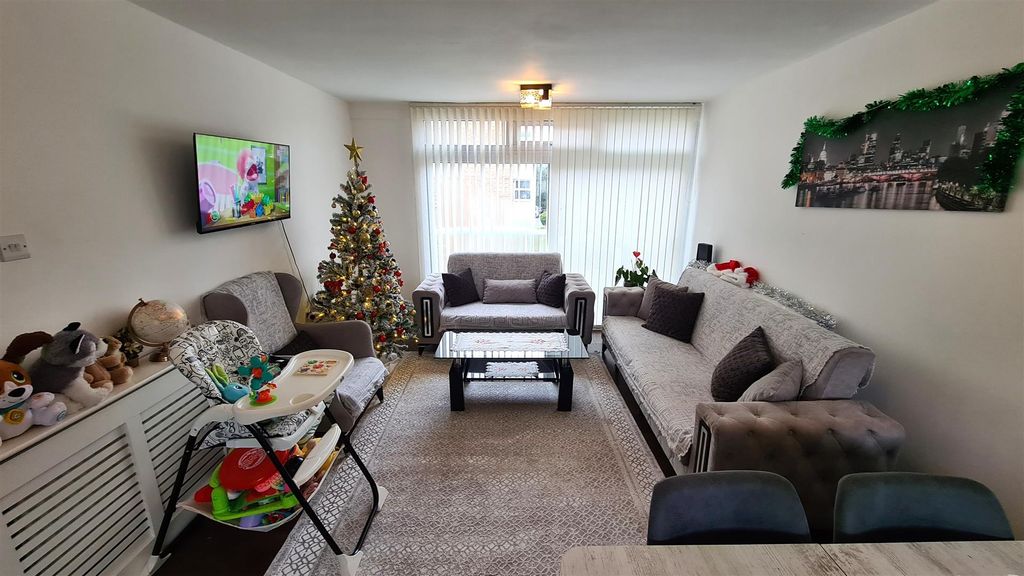 Property photo 2 of 23 Lounge