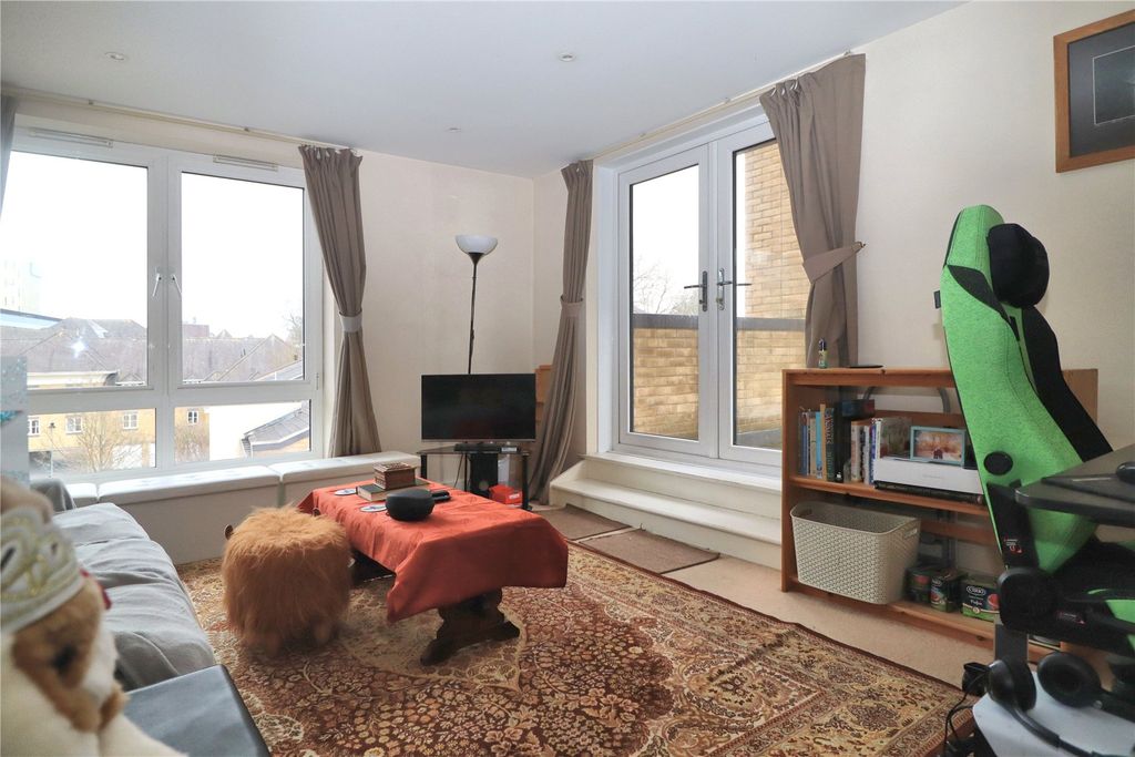 Property photo 3 of 8 Picture No. 02