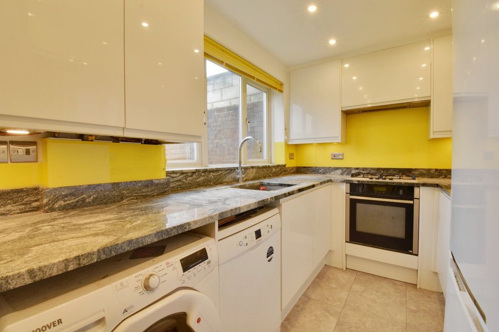 Property photo 2 of 10 Picture No. 17