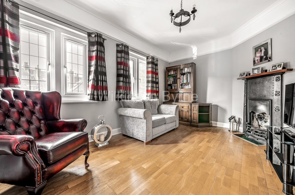 Property photo 2 of 11 27503B2F-c2E5-4Ed8-95E0-d70d7Fbdb14B