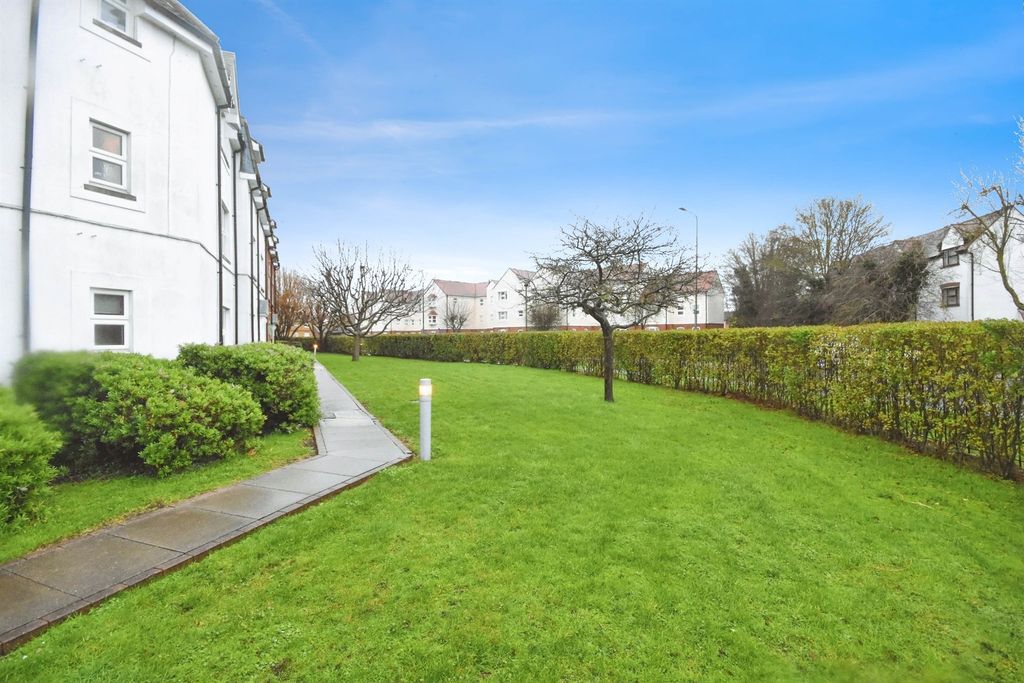 Property photo 3 of 9 Outside