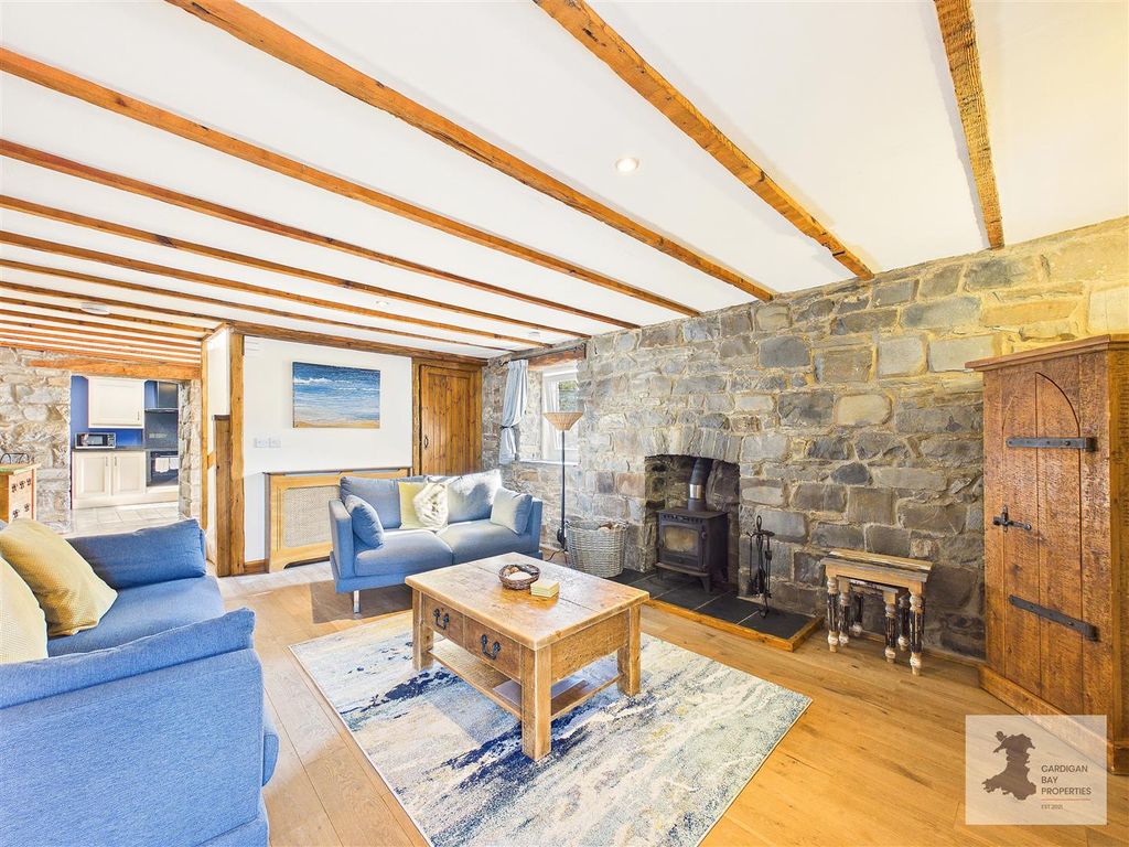 Property photo 3 of 29 Lounge