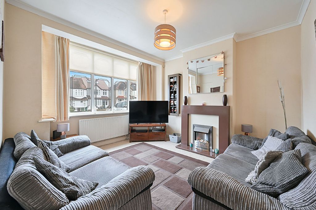 Property photo 2 of 12 Stoneleigh Avenue, Worcester Park - Kt4 8Xy
