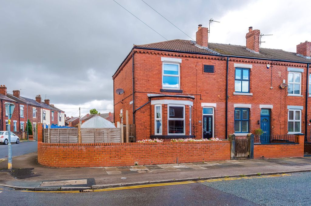 Property photo 1 of 32