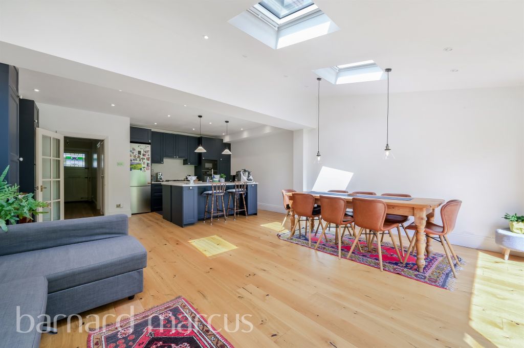Property photo 3 of 11