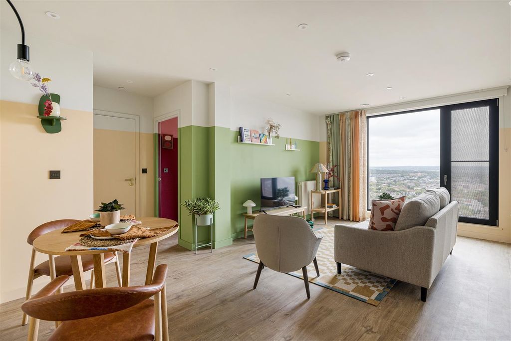 Property photo 1 of 21