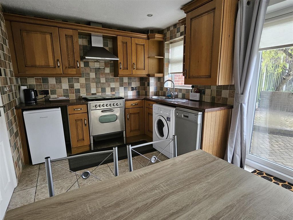 Property photo 2 of 8 Kitchen