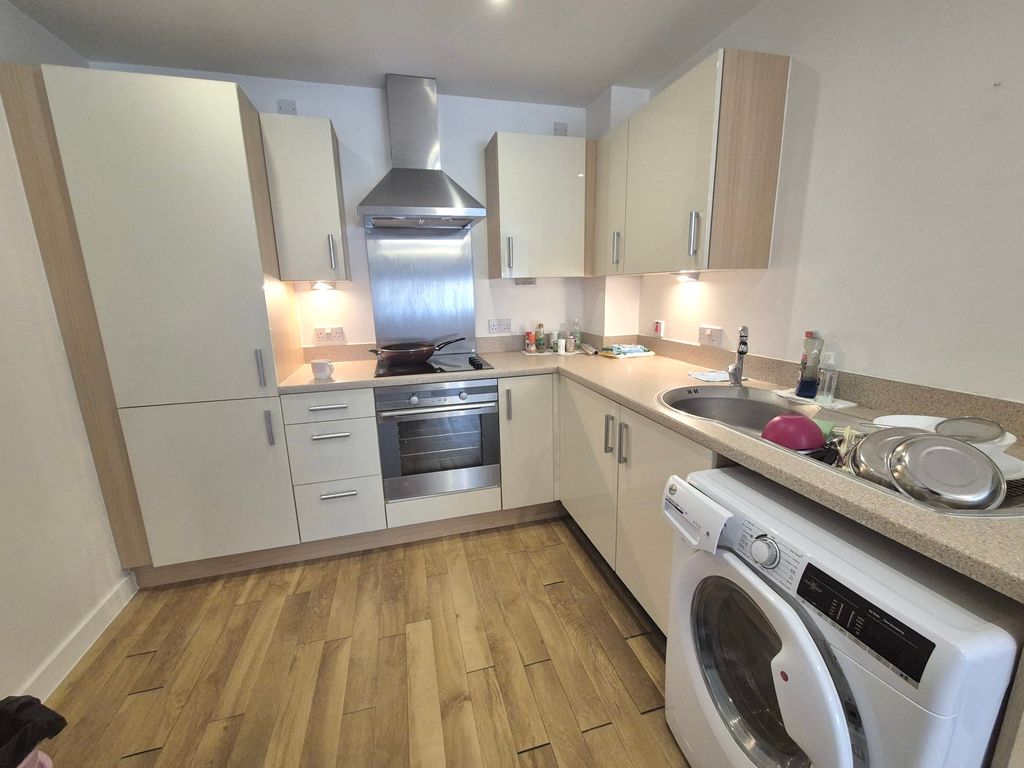 Property photo 3 of 10 Kitchen