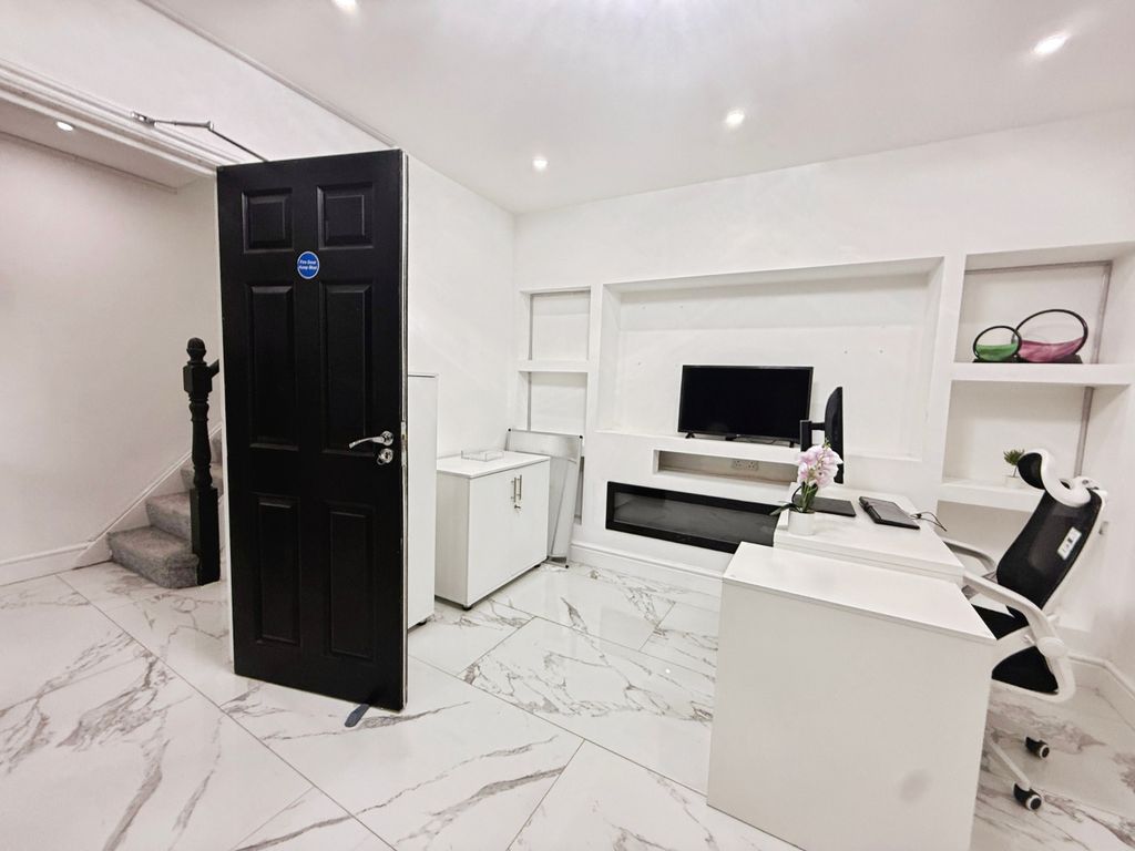 Property photo 3 of 12 3Ff6E648-Img_4179