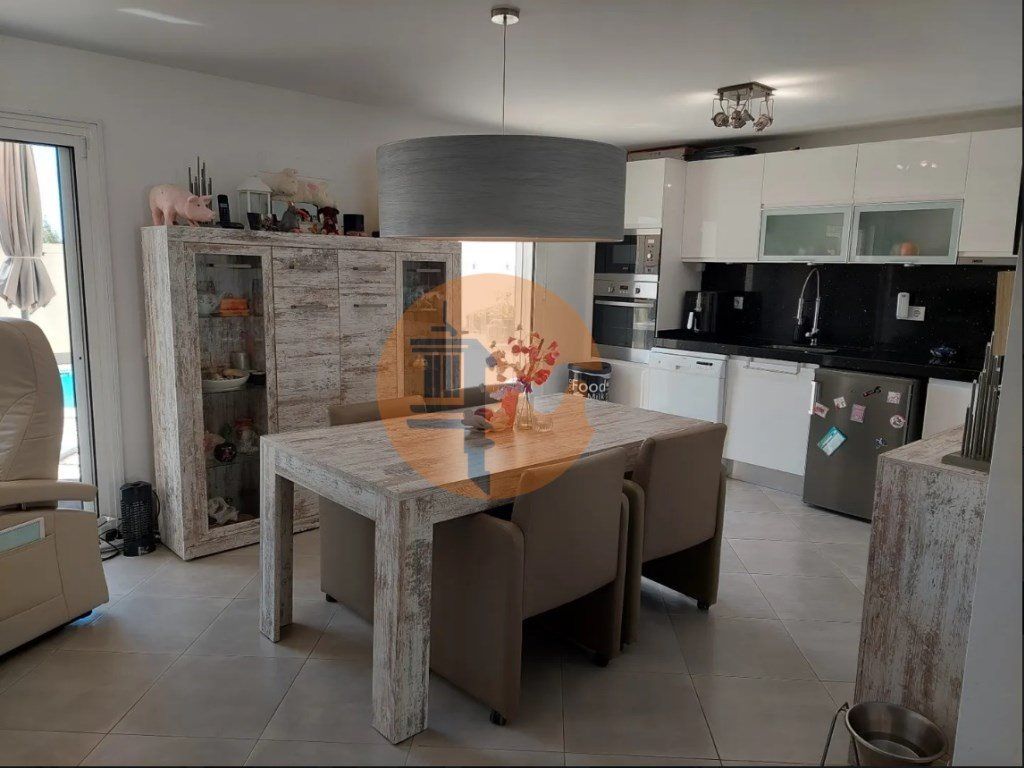 Property photo 2 of 35