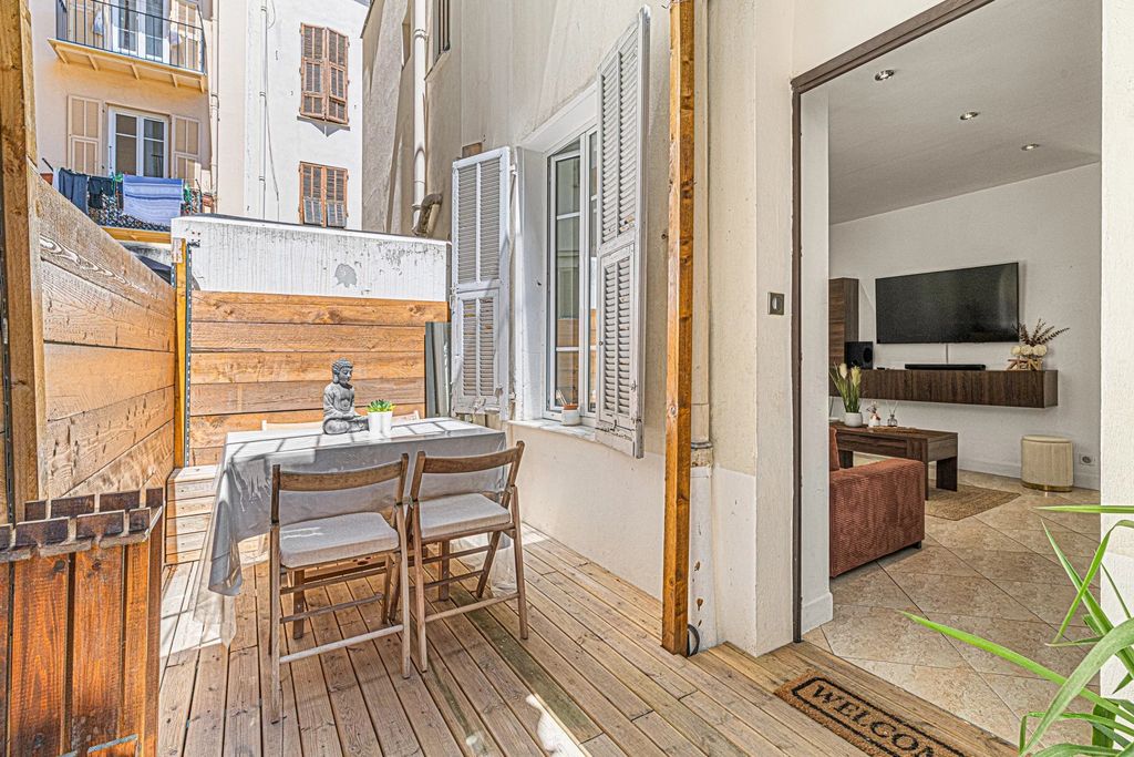Property photo 1 of 21 For Sale: Nice – Port – Renovated 2-Room Apartment
