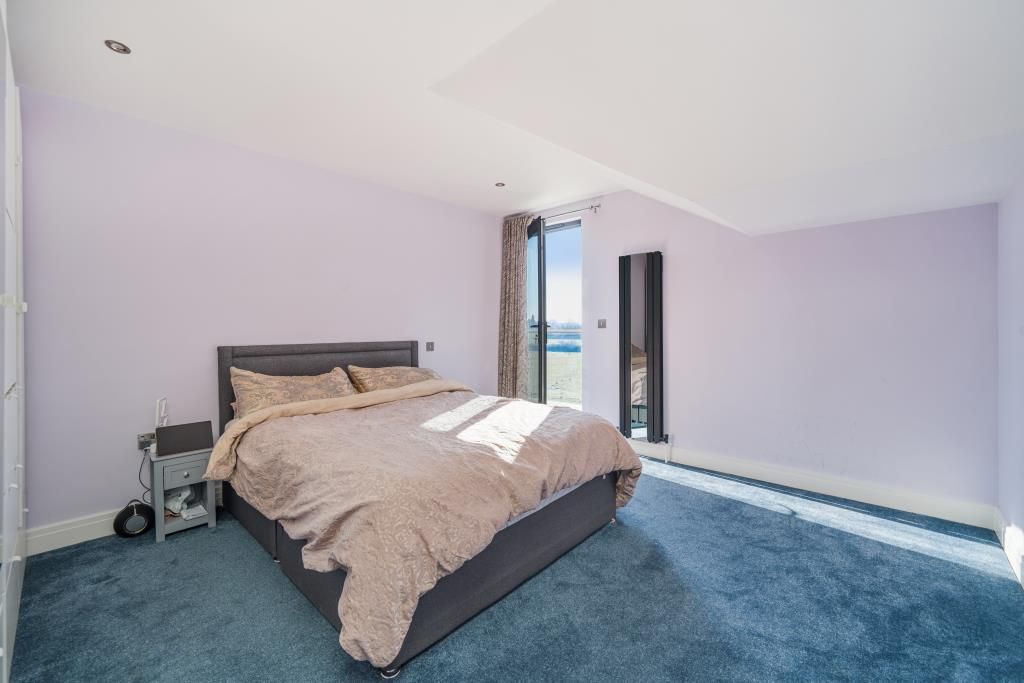 Property photo 2 of 20 Bathroom