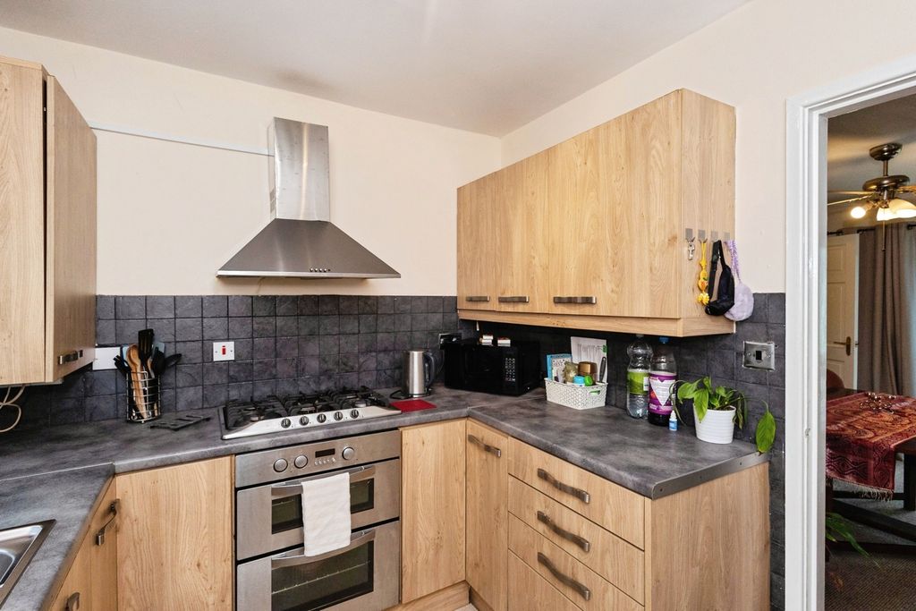 Property photo 3 of 9