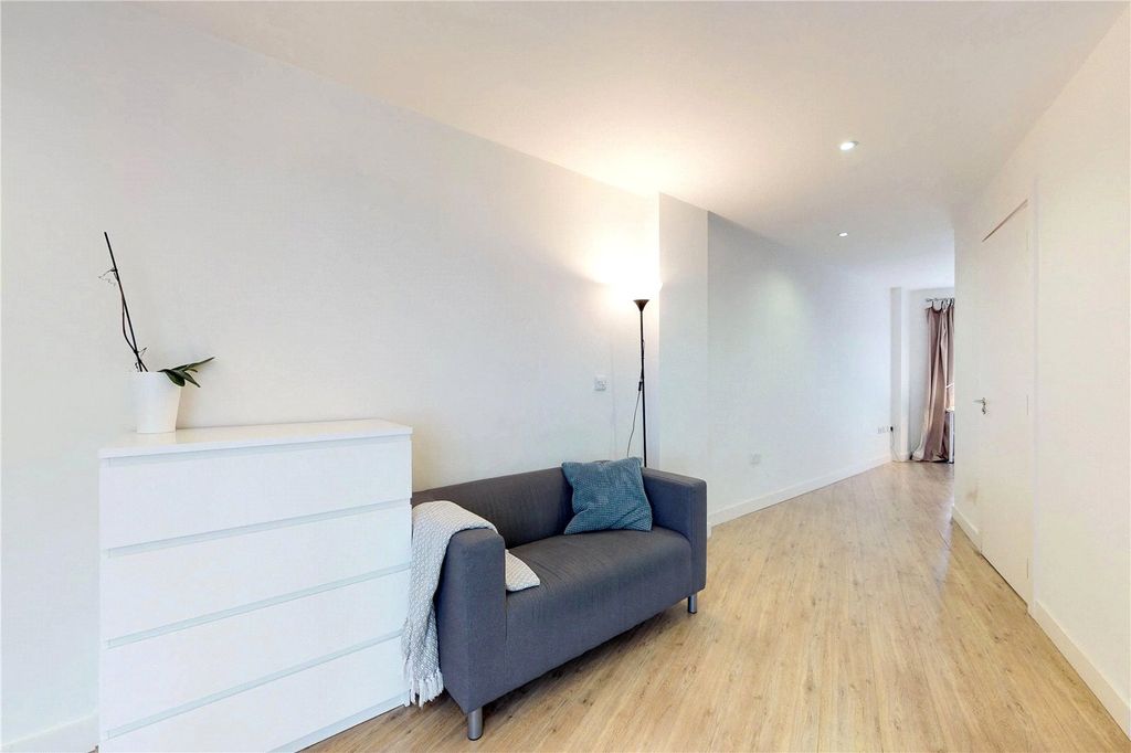 Property photo 2 of 7 Picture No. 24