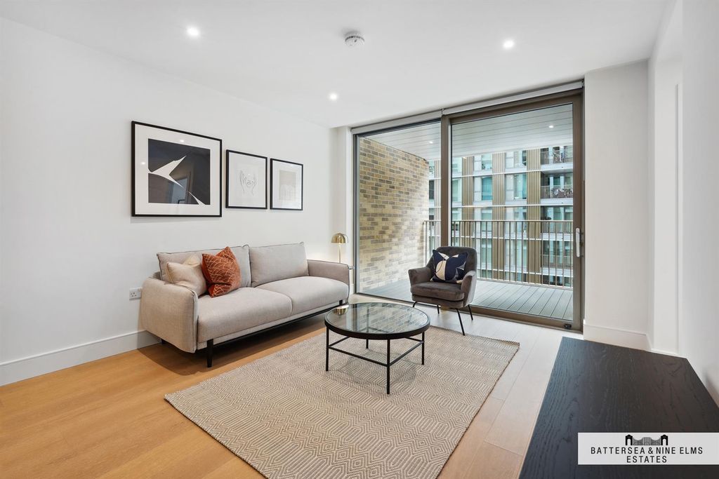 Property photo 3 of 28