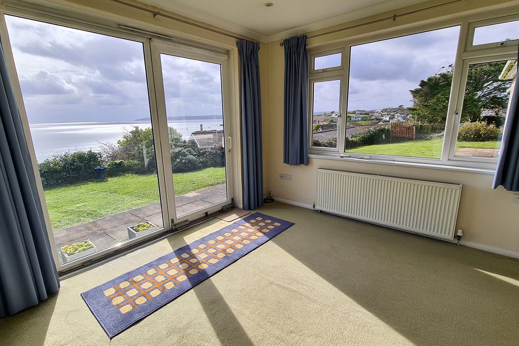 Property photo 2 of 13 009
