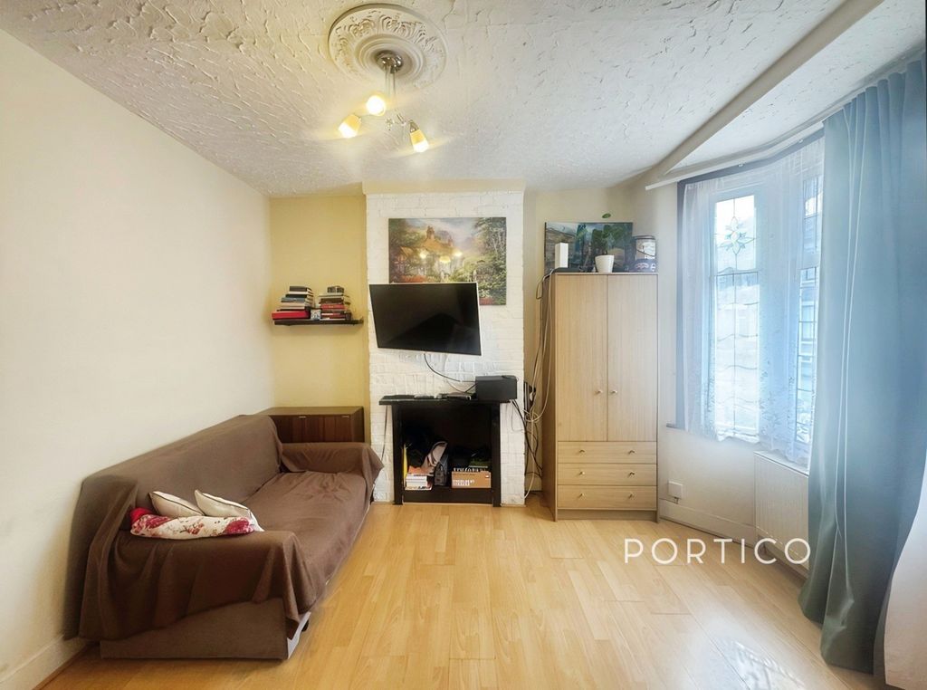 Property photo 2 of 12 Pbox-Img.Png