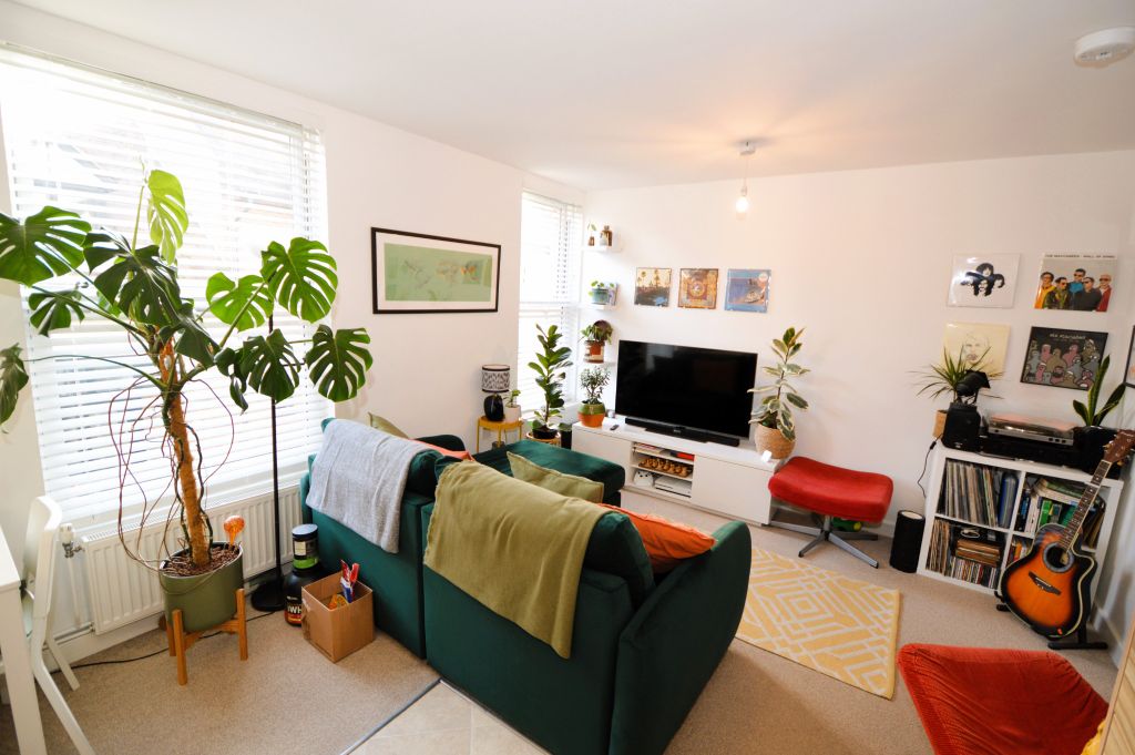 Property photo 3 of 10 Lounge
