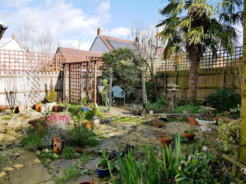 Property photo 2 of 26 Garden